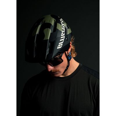 Casco Bluegrass Rogue Core Mips - Camo Limited Edition