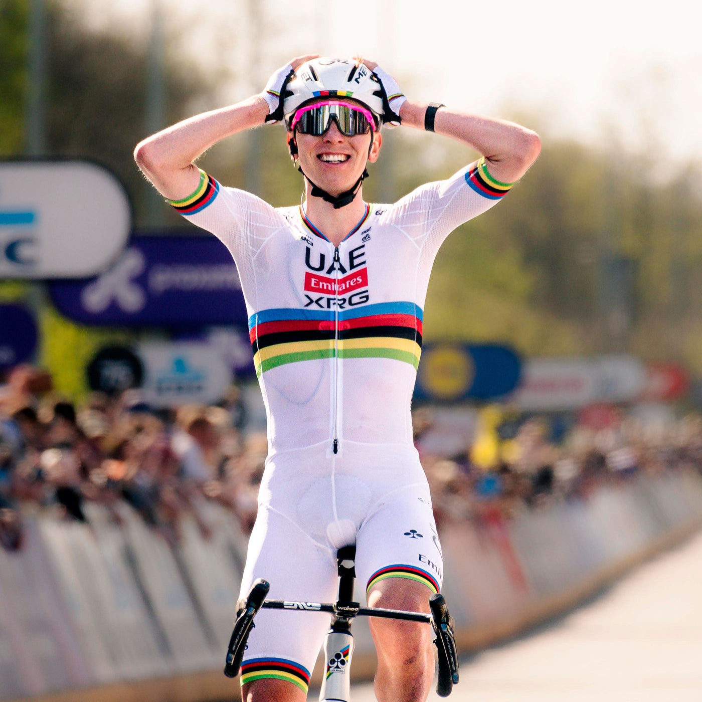 Casco Met Manta Mips Tadej Pogacar - Rainbow Edition
