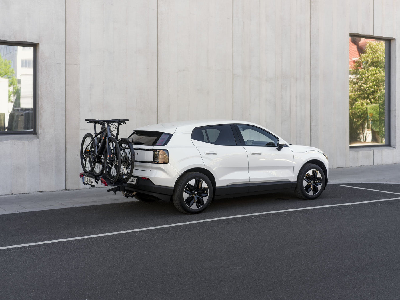 Thule 9012200 OutPace 2-Bike Towball Carrier